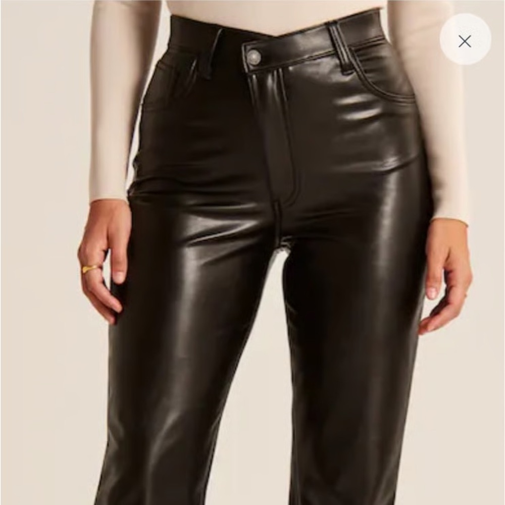 Curve Love Criss-Cross Waistband
Vegan Leather 90s Straight Pants - Picture 2 of 4